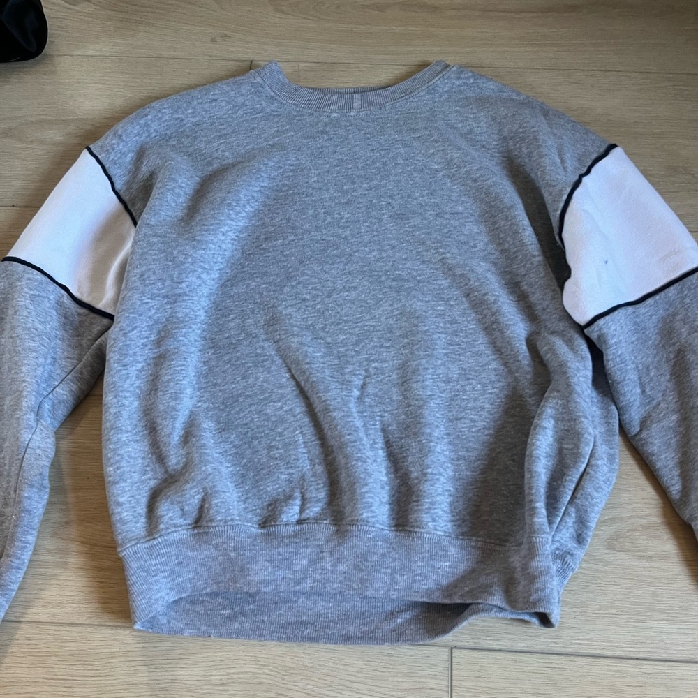 Brandy Melville sweatshirt